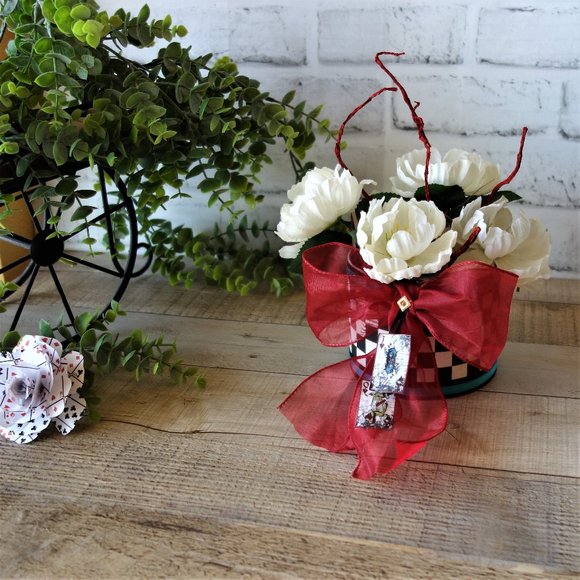 Alice in Wonderland Flower Arrangement Courtly Checks Flowers Playing Card Decor - Picture 5 of 5